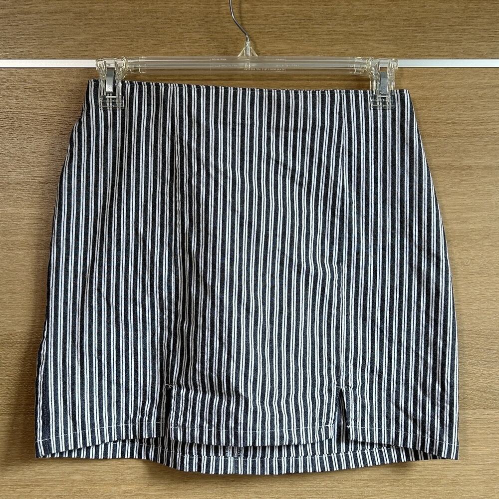 Hollister Ultra High Rise Black Striped Mini Skirt w/front Slits Women’s Sz M